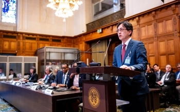 Mr NAKAMURA Kazuhiko, Director General for Global Issues, Ministry of Foreign Affairs, making a statement
