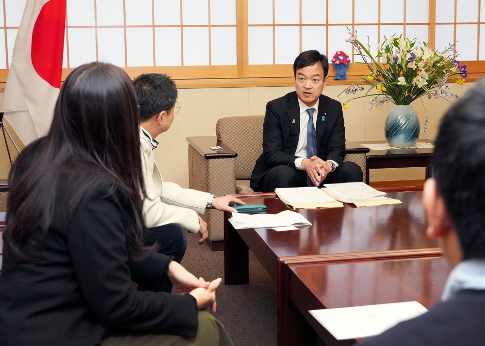 State Minister Miyaji exchanged views with members of the Myanmar community residing in Japan