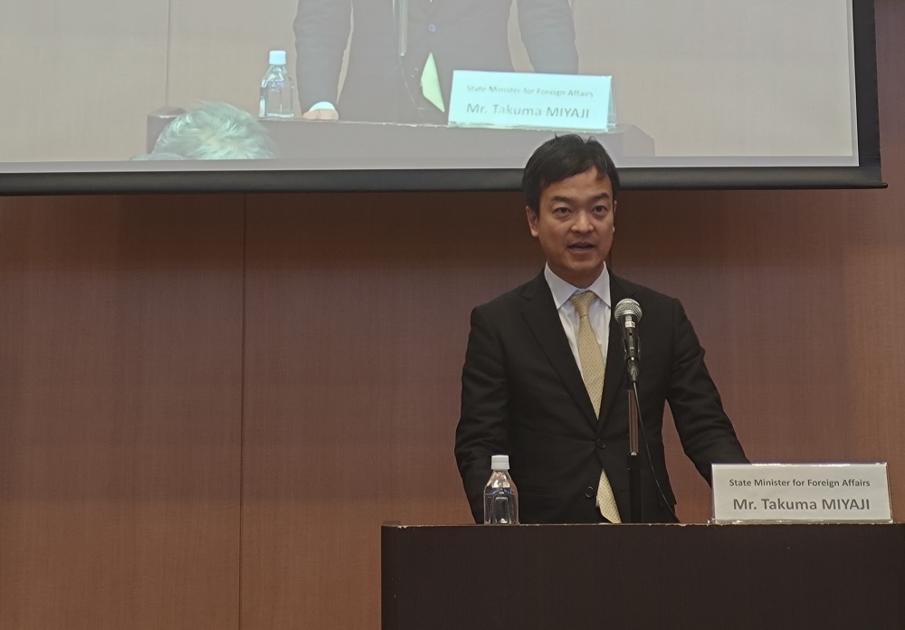 State Minister Miyaji making a speech on the stage