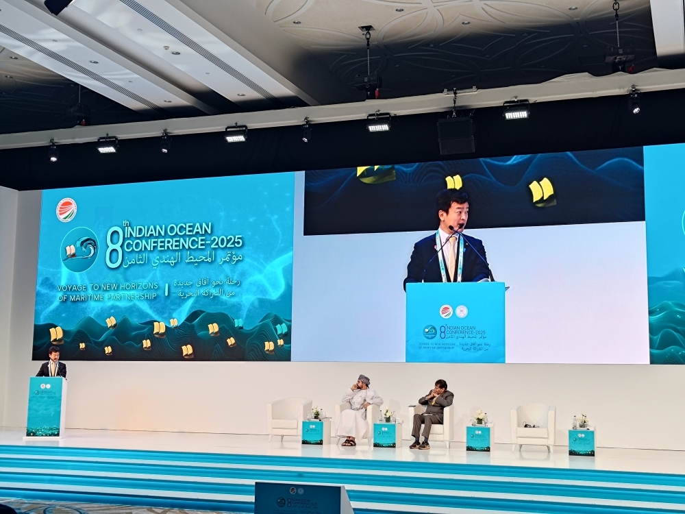 State Minister Mr. MIYAJI is delivering his speech on the stage