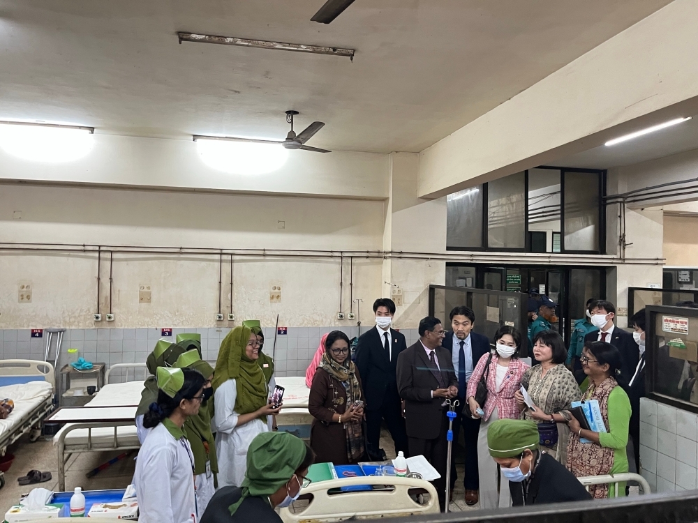 Ms. IKUINA visited to the hospital