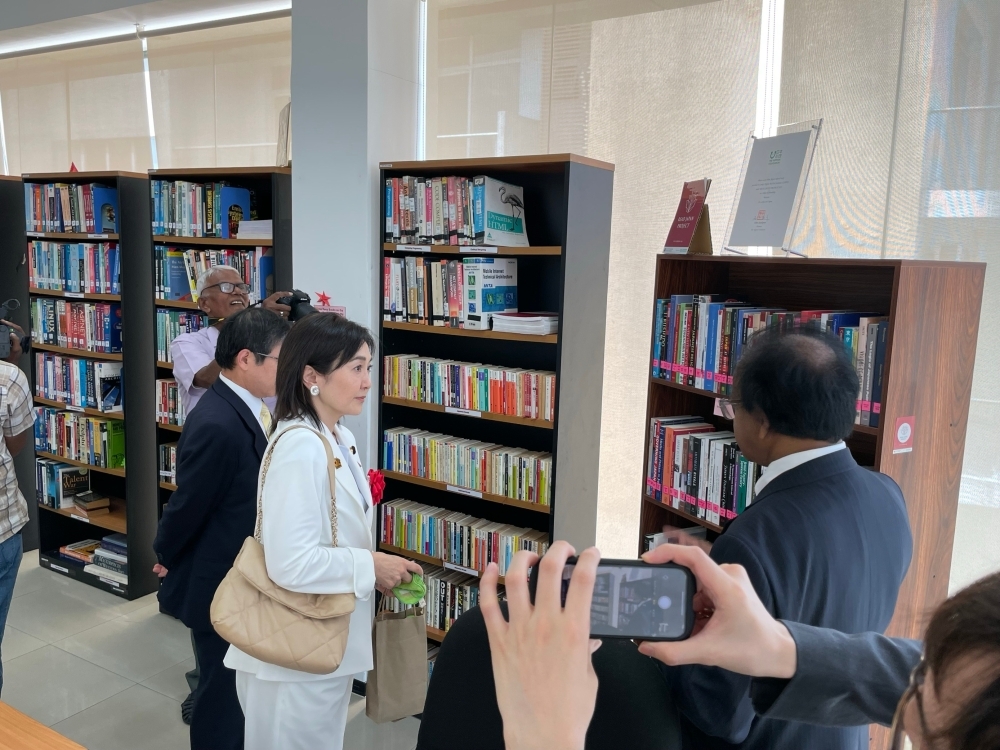 Ms. IKUINA visited Lanka Nippon BizTech Institute