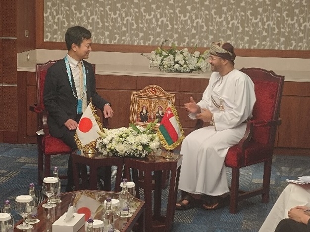 Mr. MIYAJI, State Minister for Foreign Affairs of Japan, is talking with H.E. Sayyid Badr bin Hamad al Busaidi, Foreign Minister of the Sultanate of Oman