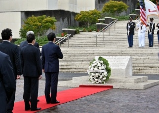 Prime Minister Abe pays tribute to late Senator Daniel Inouye