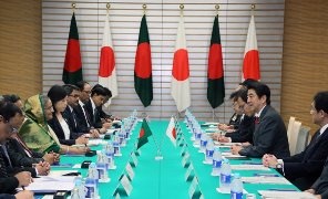 The summit meeting between the leaders of Japan and Bangladesh is taking place (Photos: Cabinet Public Relations Office)