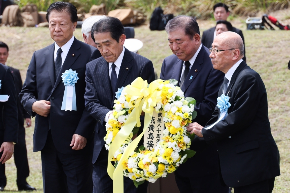Prime Minister Ishiba laying a wreath