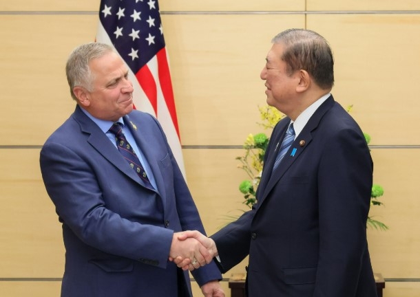 Prime Minister ISHIBA shaking hands with one of the delegation of the United States House of Representatives