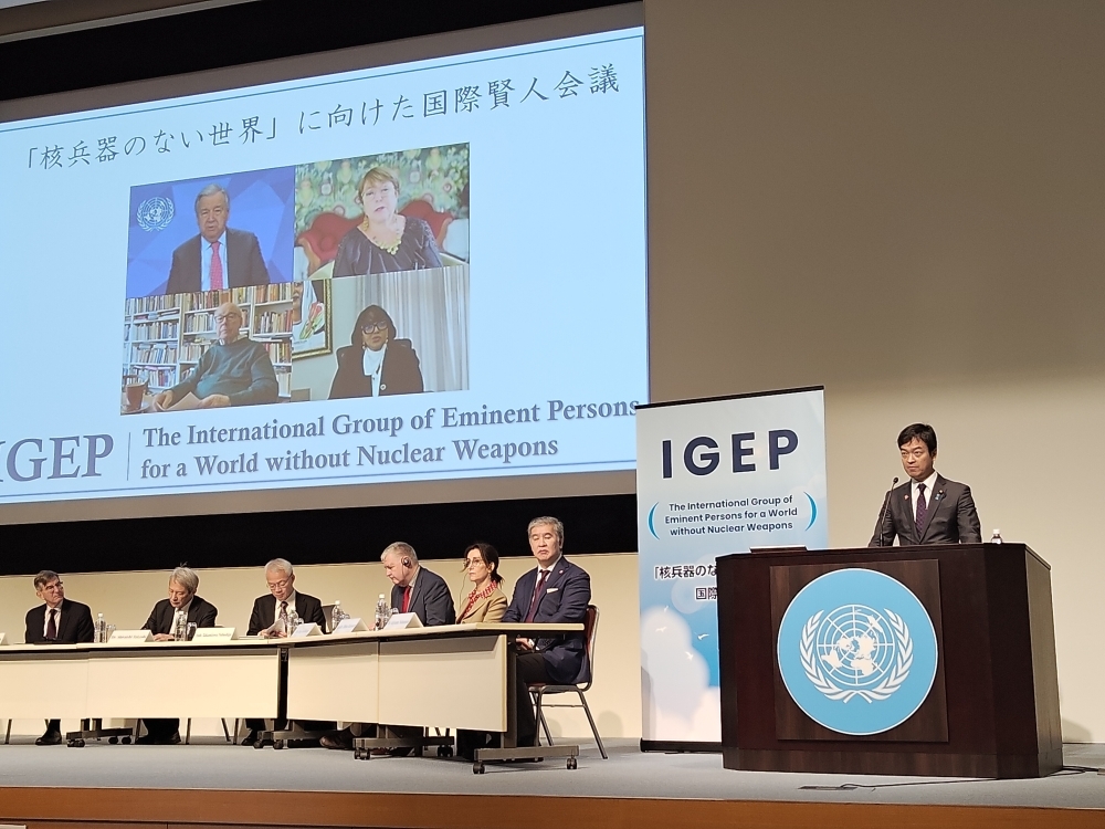 State Minister for Foreign Affairs Miyaji delivering his remarks in front of the participants