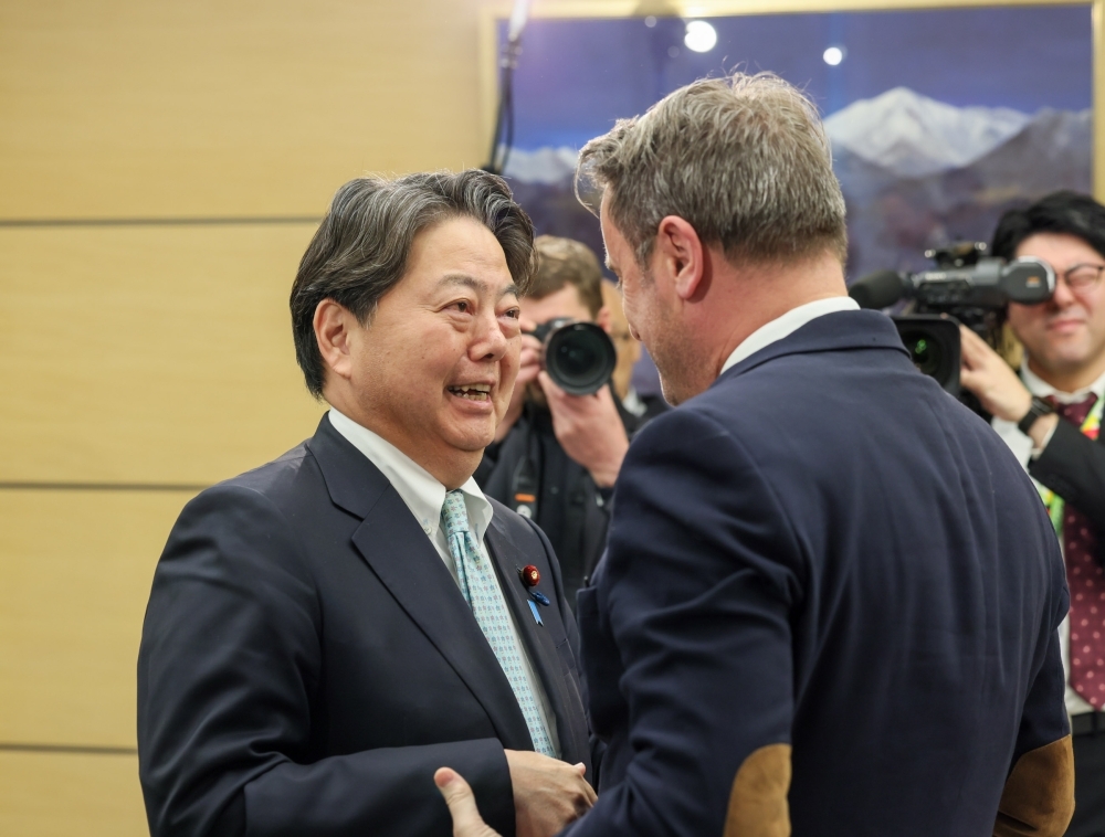 Chief Cabinet Secretary Hayashi expressing his pleasure to meet Deputy Prime Minister and Foreign Minister Bettel again