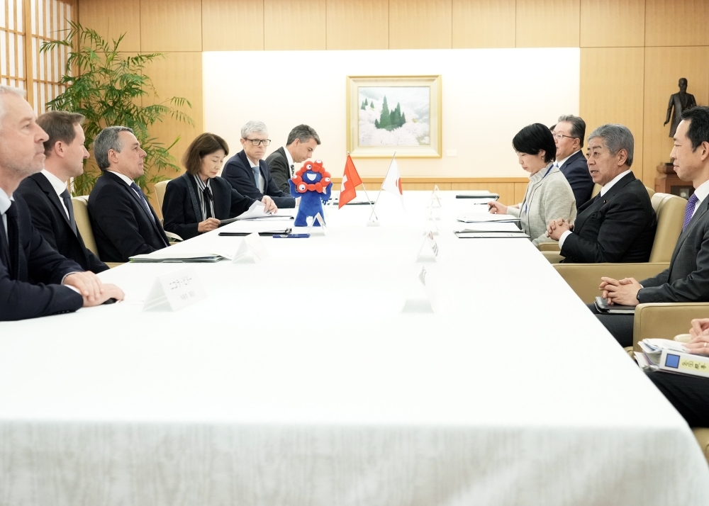 The two Ministers holding a meeting