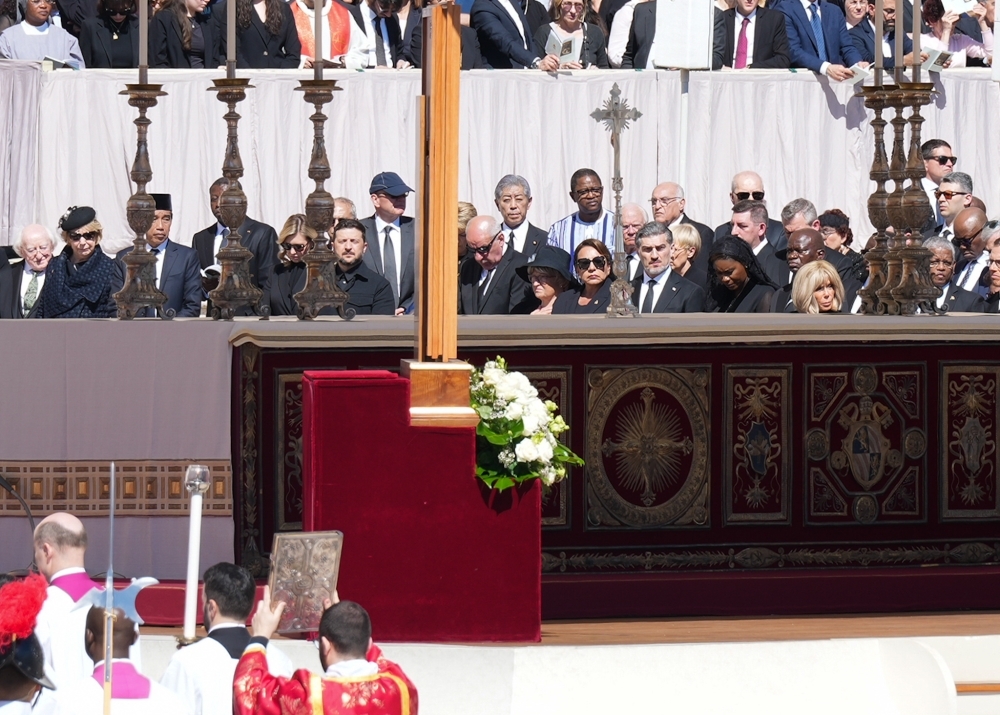 Foreign Minister Iwaya attending the funeral for His Holiness Pontiff Francis at Piazza San Pietro, with other politicians, including President Zelenskyy, Ukraine