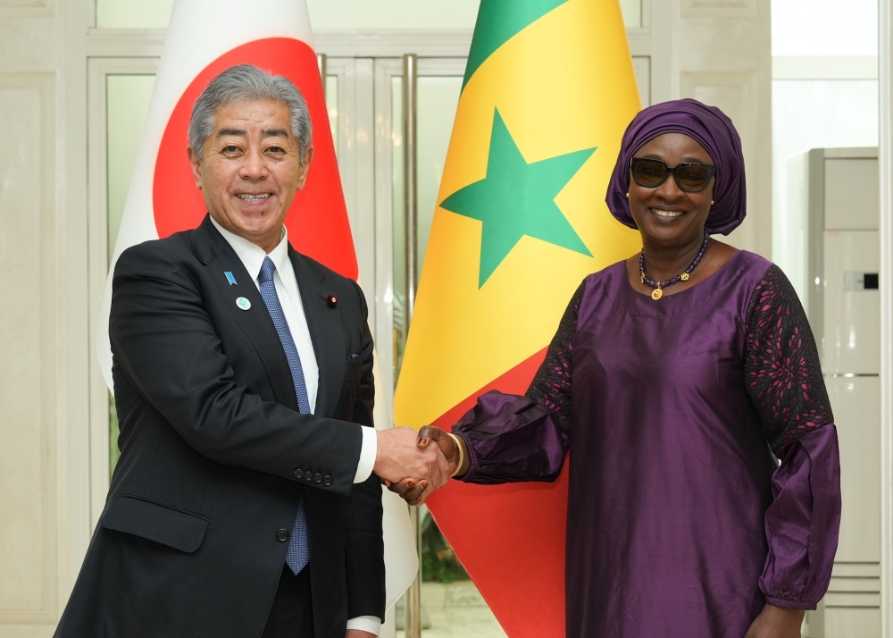 Foreign Minister Iwaya is shaking hands with H.E. Mrs. Yasin Fall, Minister of African Integration and Foreign Affairs of Senegal