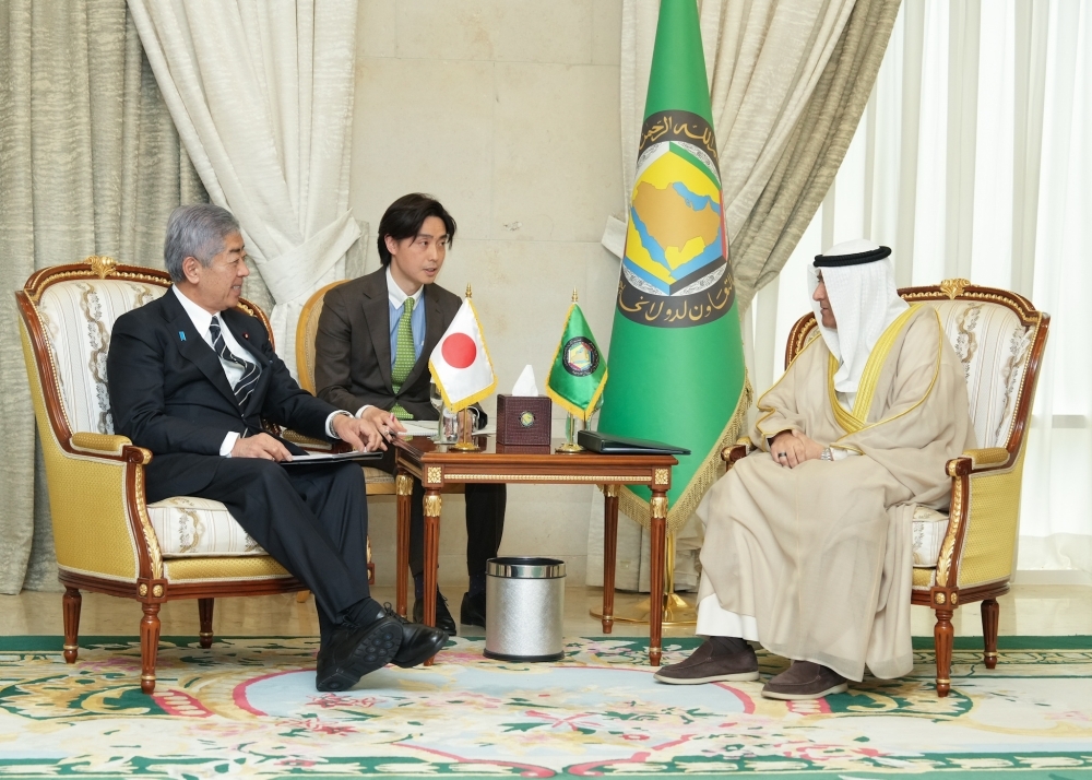 Meeting between Foreign Minister IWAYA and GCC Secretary General Budaiwi