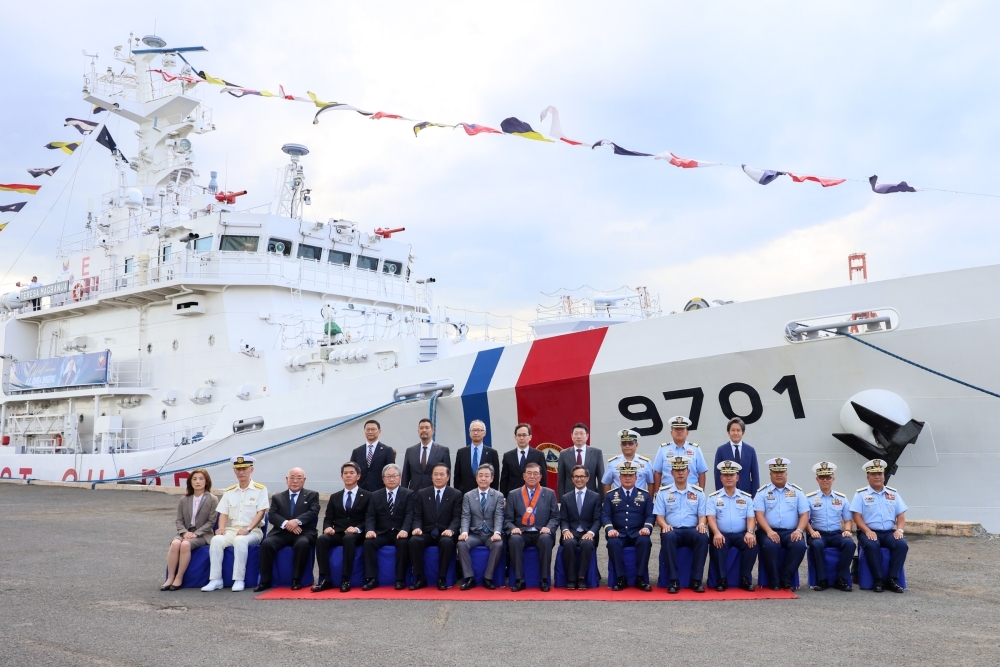 Group photo, Prime Minister Ishiba visited the Philippine Coast Guard