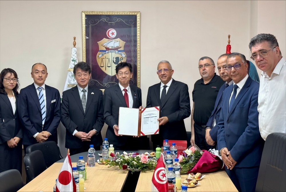 Parliamentary Vice-Minister Matsumoto attends the handover ceremony of medical equipments