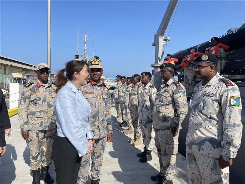 Parliamentary Vice-Minister ERI greeting the Coast Guard personnel