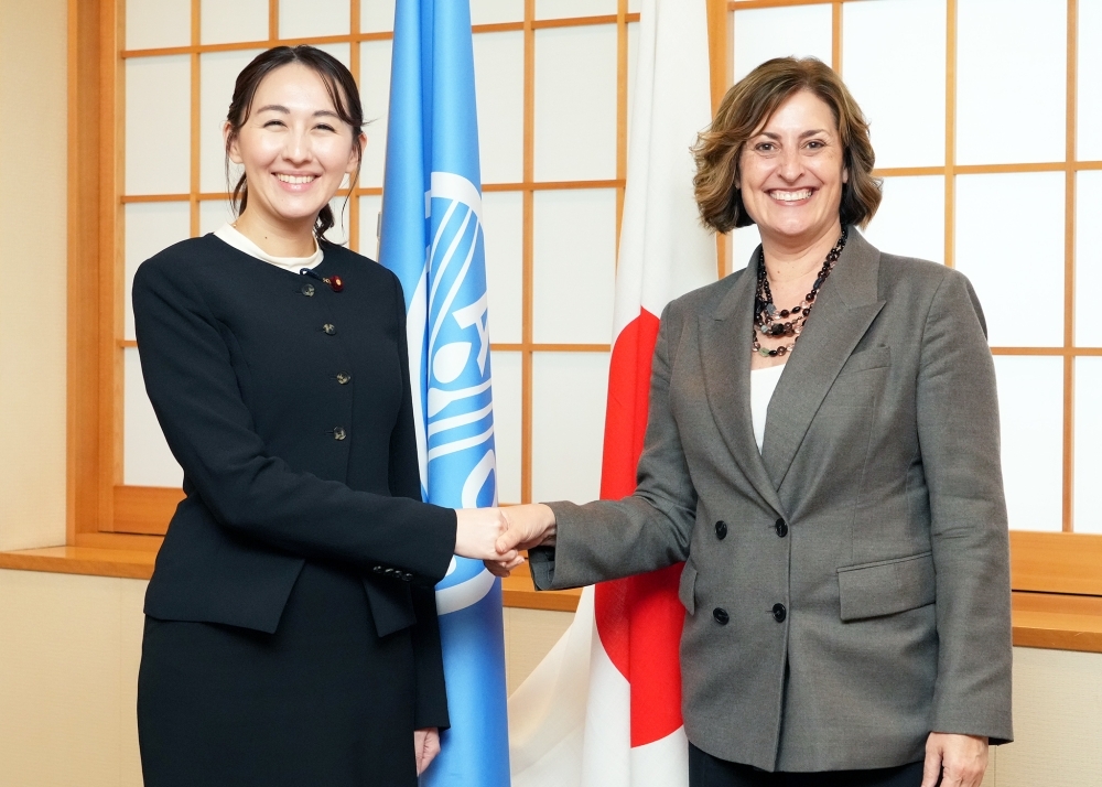 Ms. ERI Arfiya, Parliamentary Vice-Minister for Foreign Affairs is shaking hands with Ms. Beth Bechdol, Deputy Director General of the Food and Agriculture Organization of the United Nations (FAO)