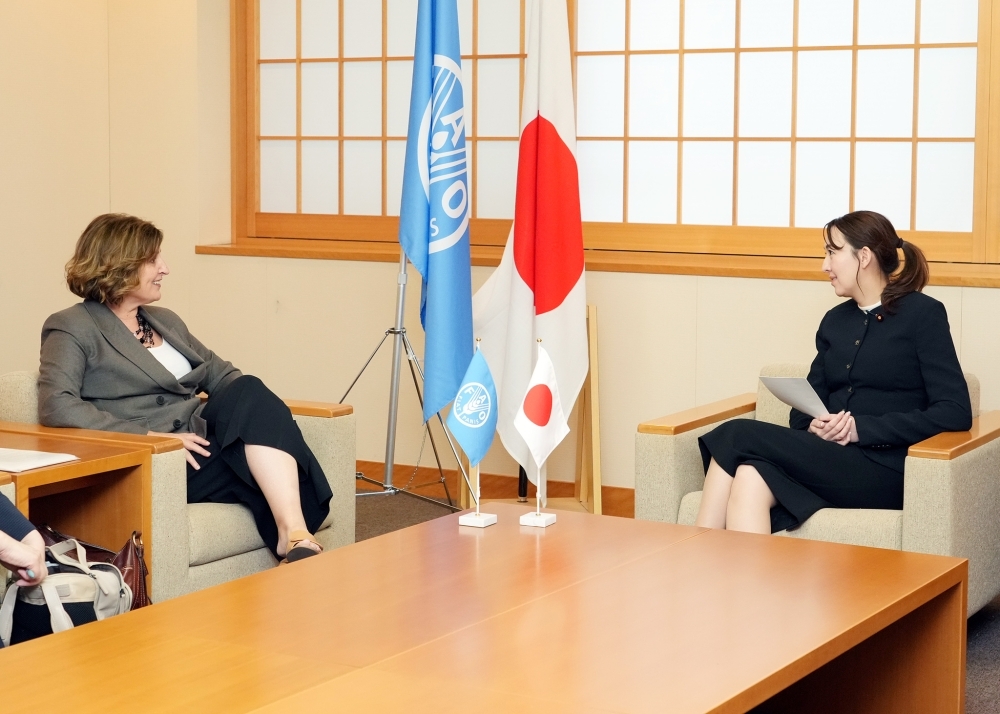 Ms. ERI Arfiya, Parliamentary Vice-Minister for Foreign Affairs is talking with Ms. Beth Bechdol, Deputy Director General of the Food and Agriculture Organization of the United Nations (FAO)