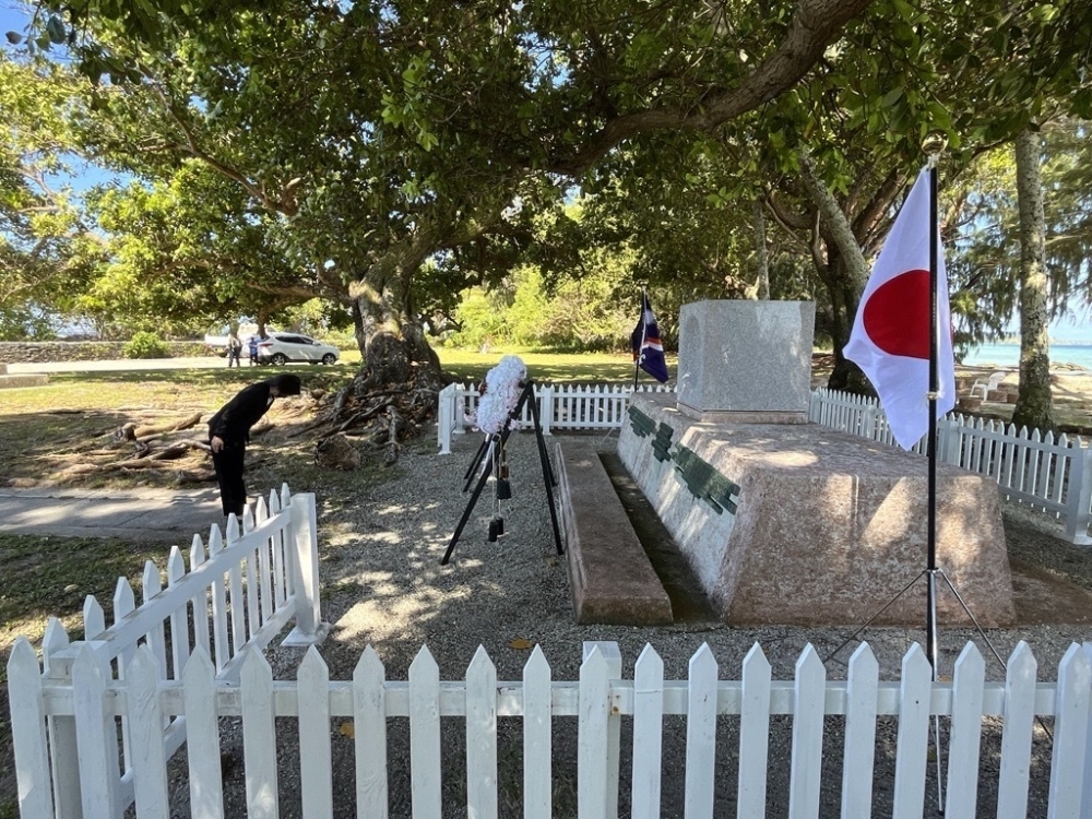 Parliamentary Vice- Minister Ikuina Laying a wreath for the Monument of the War Dead in the Eastern Pacific