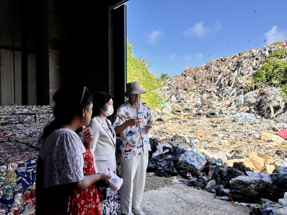 Parliamentary Vice- Minister Ikuina inspecting the Waste management Plant in Majuro