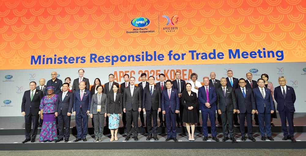 MRT Group Photo, participants are on the stage