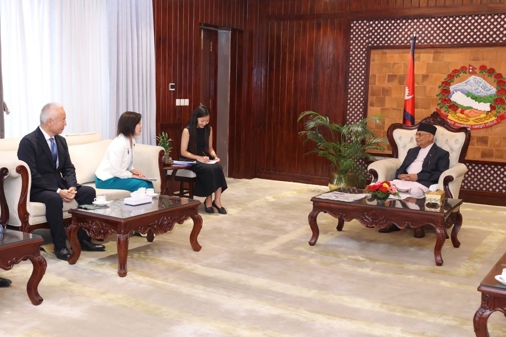 Parliamentary Vice-Minister Ikuina talking with Prime Minister of Nepal