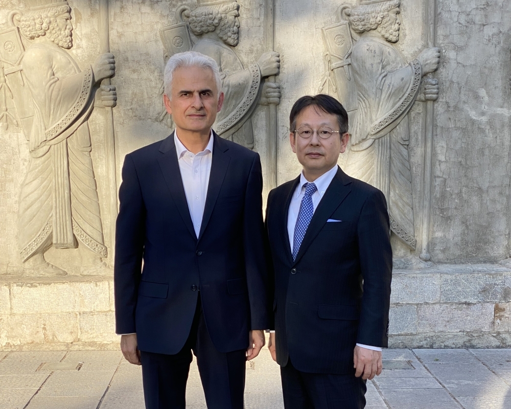 Photo session with Director-General NAKAMURA and Mr. Pirkouhi, Director-General for International Peace and Security, Ministry of Foreign Affairs of Iran