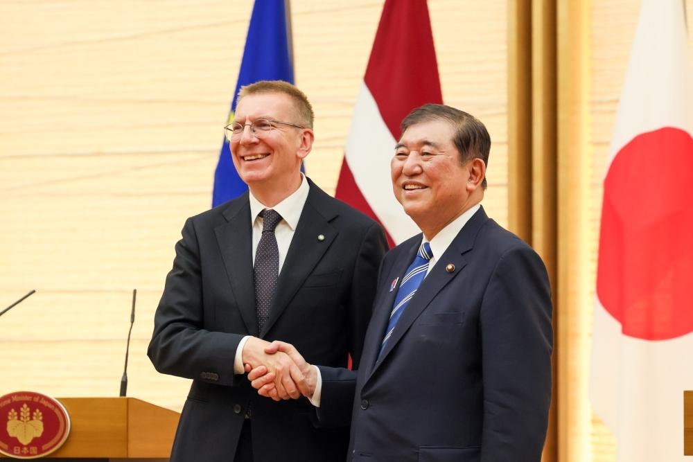 Prime Minister Ishiba is shaking hands with Mr. Edgars RINKĒVIČS, President of the Republic of Latvia
