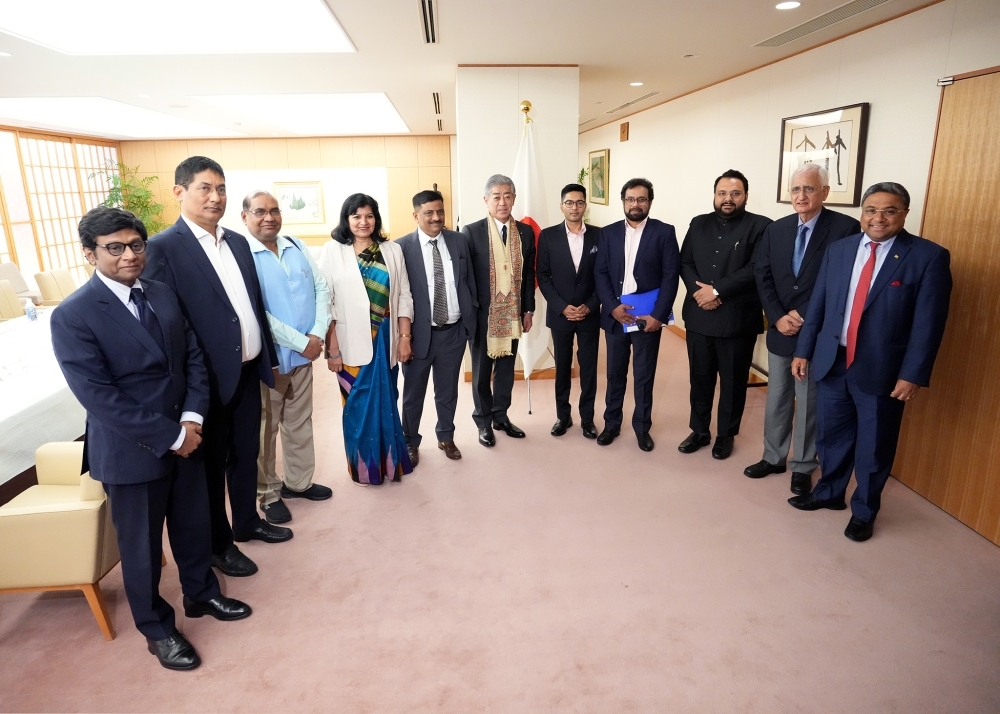 Group photo, Foreign Minister Iwaya and All-Party Delegation of Hon'ble Members of Parliament of India