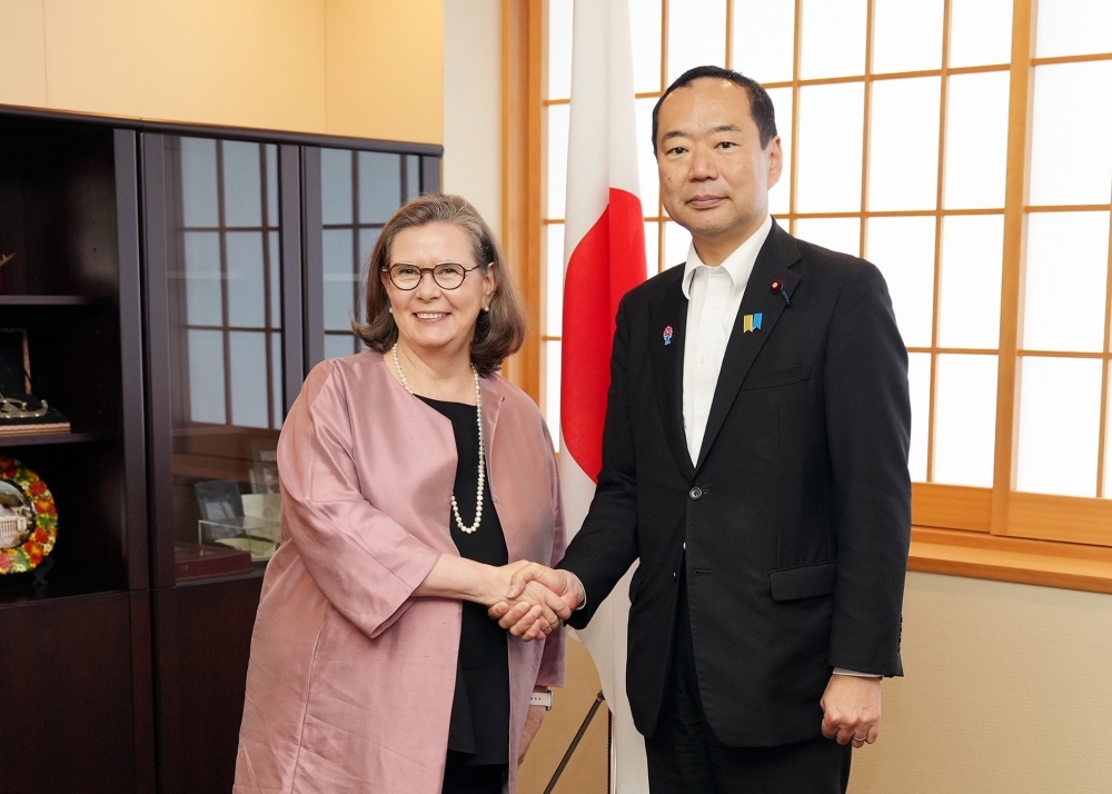 State Minister for Foreign Affairs Fujii shakes hand with Ms. Kirsi Madi, Deputy Executive Director of UN Women