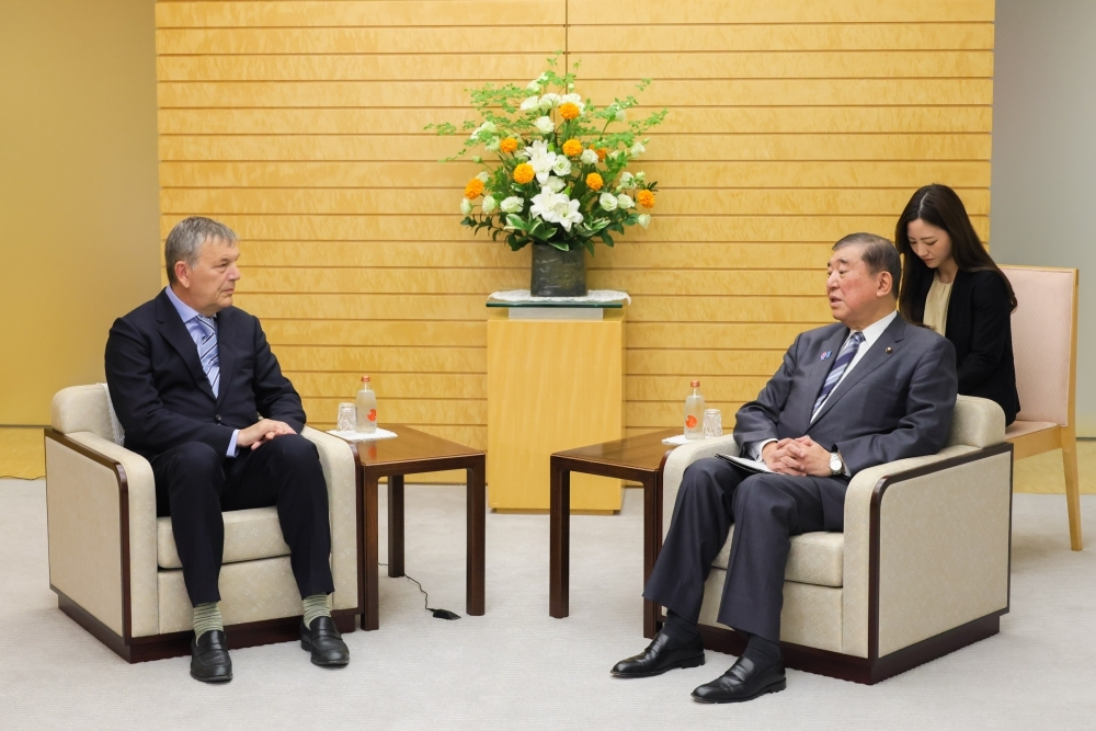 Prime Minister ISHIBA exchanging opinions with Mr. Lazzarini, Commissioner-General of UNRWA