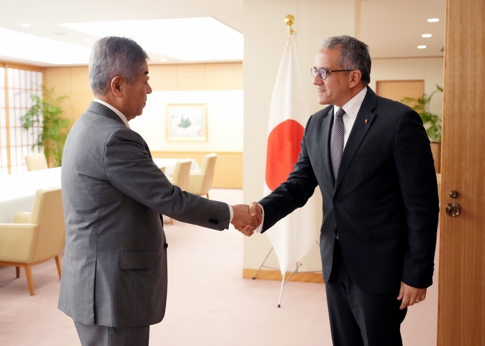 Foreign Minister Iwaya is shaking hands with Dr. Khaled El-Anany, Former Minister of Tourism and Antiquities of Egypt
