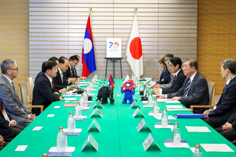 Prime Minister Ishiba is talking with Dr. Thongloun SISOULITH, President of the Lao People’s Democratic Republic