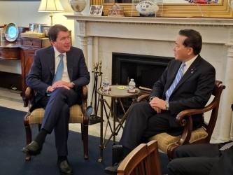Special Advisor to Prime Minister Nagashima with Senator Bill Hagerty