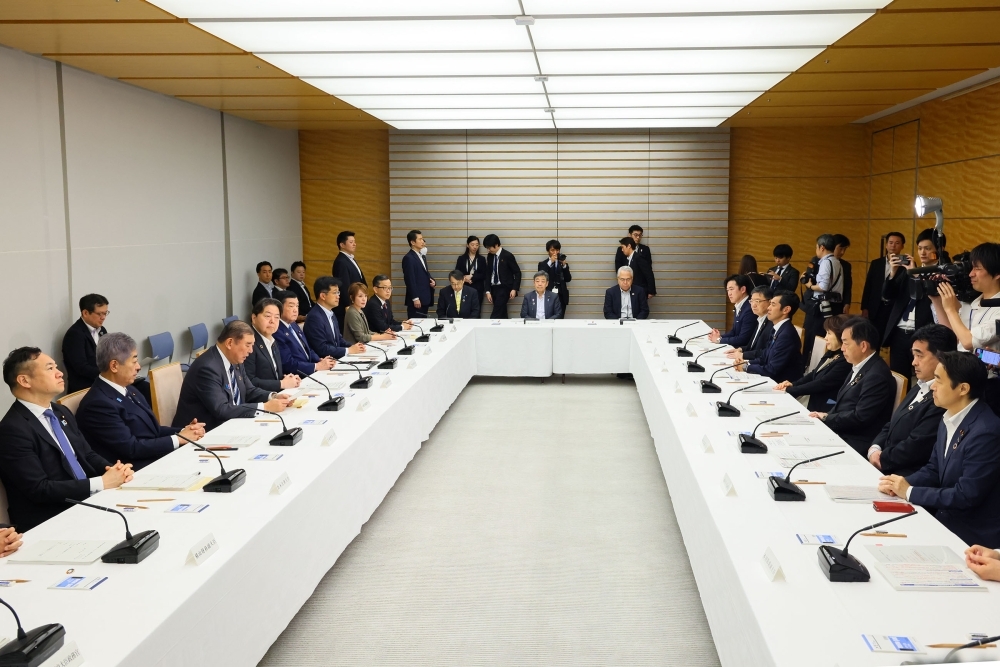 The scene at the 16th meeting of the SDGs Promotion Headquarters