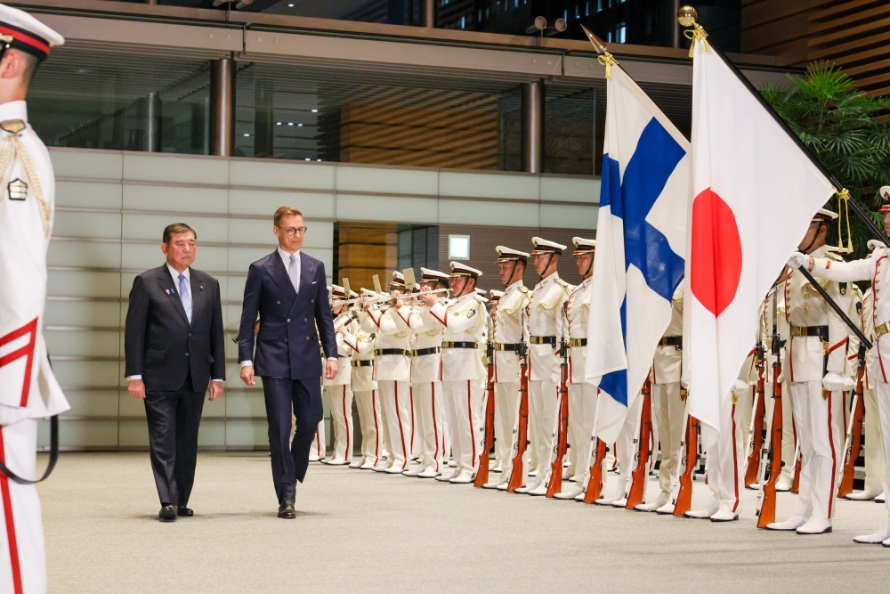 Photo of walking infront of the guard of honour, Mr. ISHIBA, Prime Minister of Japan, and H.E. Dr. Alexander Stubb, President of the Republic of Finland