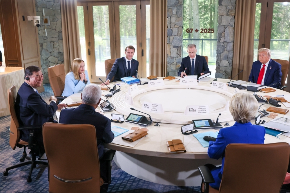 G7 leaders in discussion during Session 1