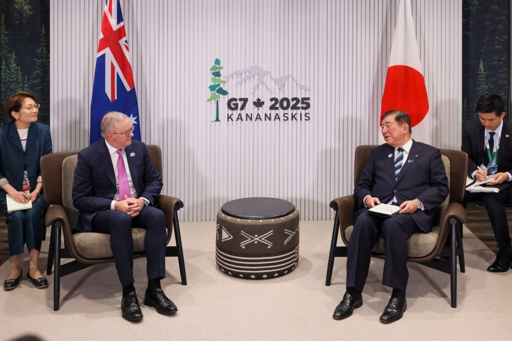 The two leaders holding a meeting
