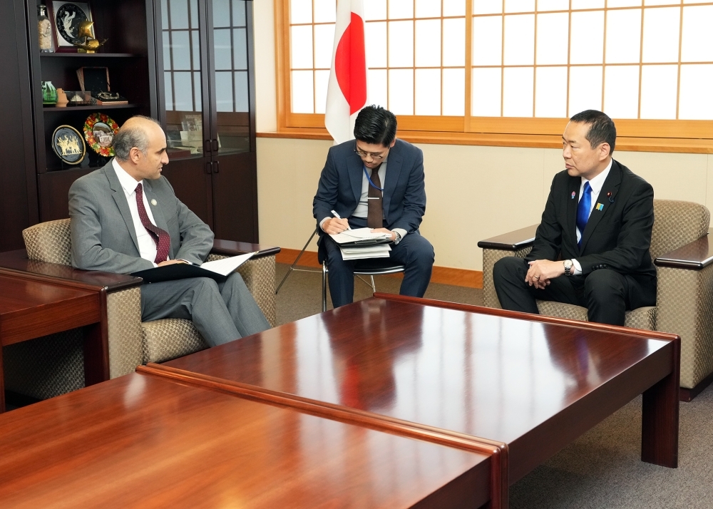 State Minister Minister Fujii exchanging opinions with Mr. ALNAAS, Chargé d'Affaires ad interim, Embassy of Libya in Japan