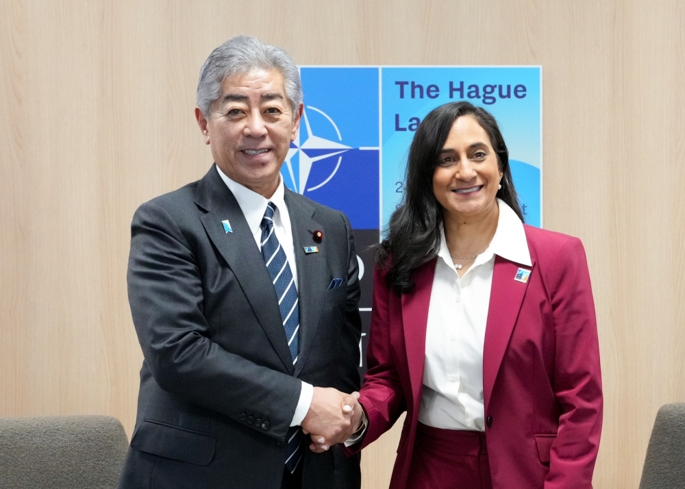 Two ministers shaking hands
