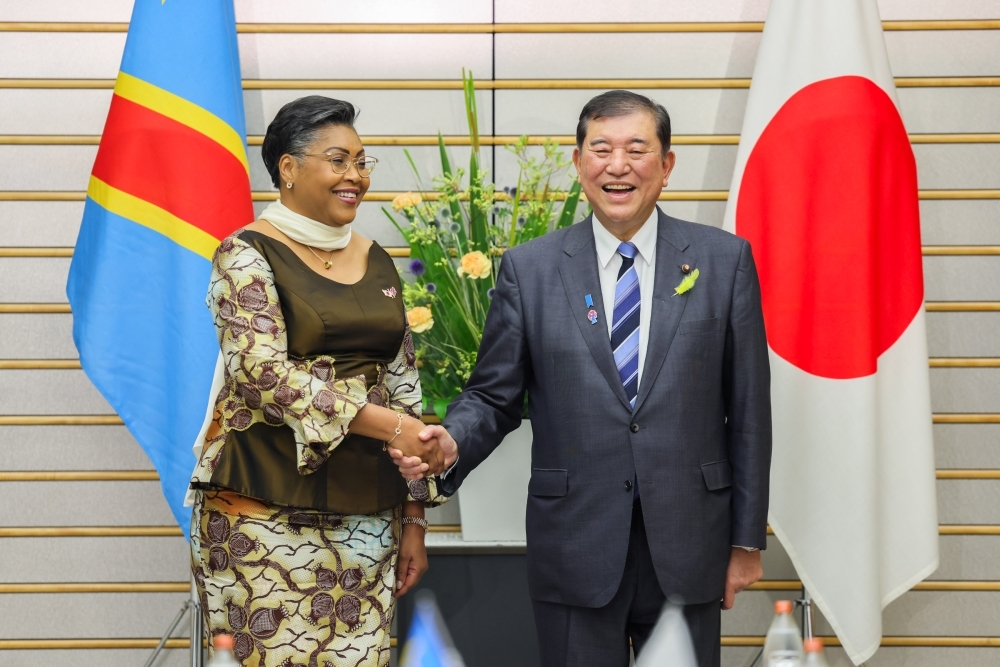 Prime Minister Ishiba is shaking hands with Mrs Judith Suminwa Tuluka, Prime Minister of the Democratic Republic of the Congo
