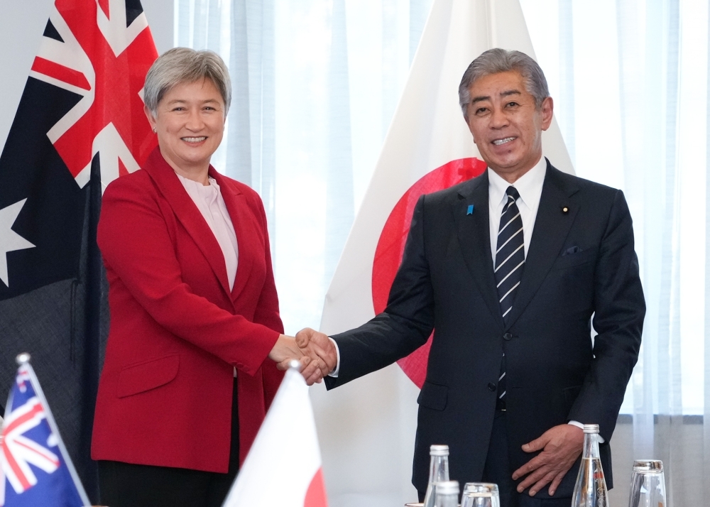 Foreign Minister Iwaya shaking hands with Foreign Minister Wong