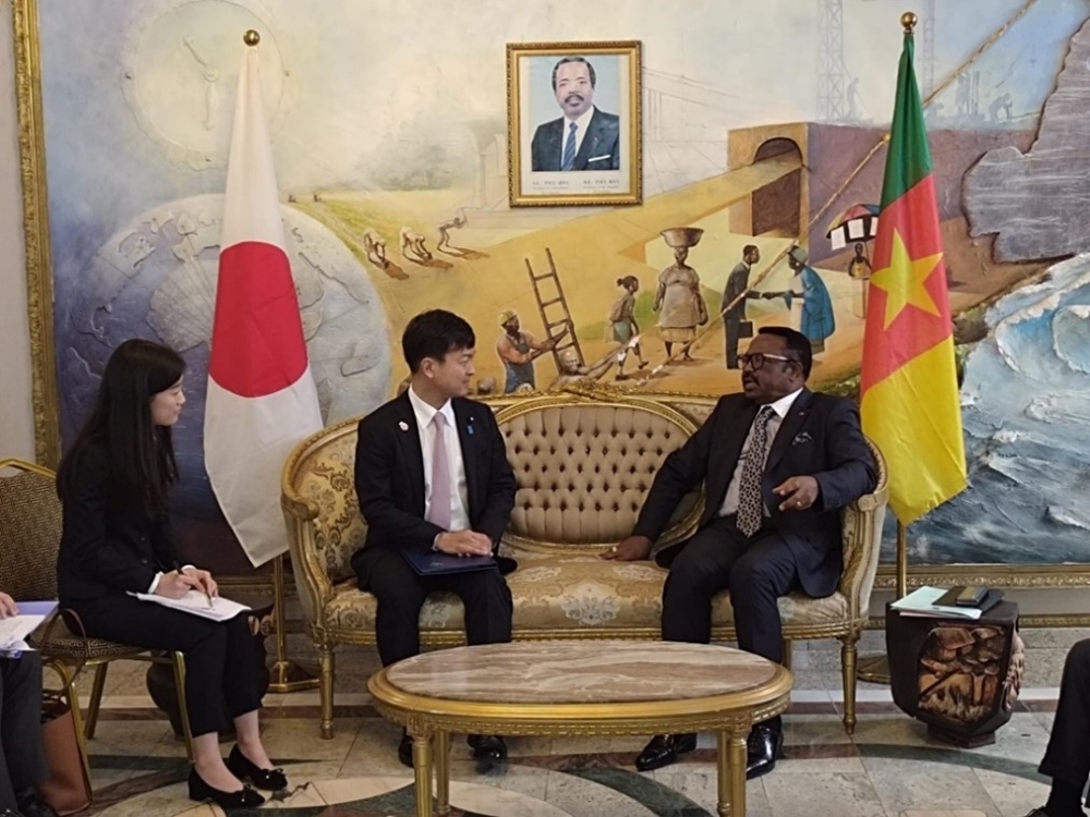 Meeting between State Minister MIYAJI and H.E. Mr. MBAYU, Minister delegate to the Minister of External Relations in charge of Relations with the Commonwealth, Cameroon