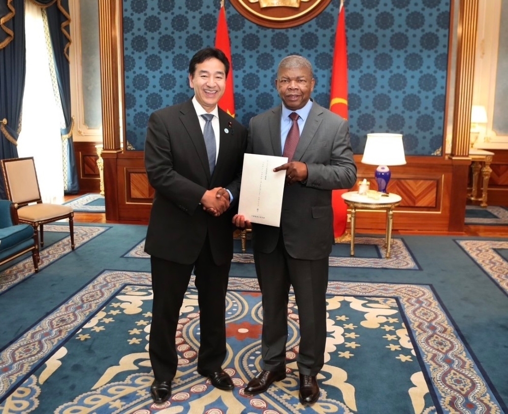 Special Envoy YAMAGIWA handed a letter from Prime Minister ISHIBA, to H.E. Mr. LOURENÇO, President of Angola