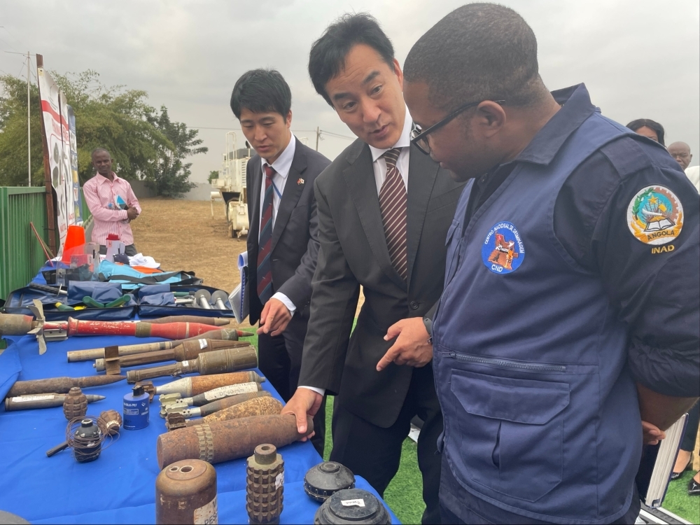 Special envoy YAMAGIWA inspects the National Demining Center