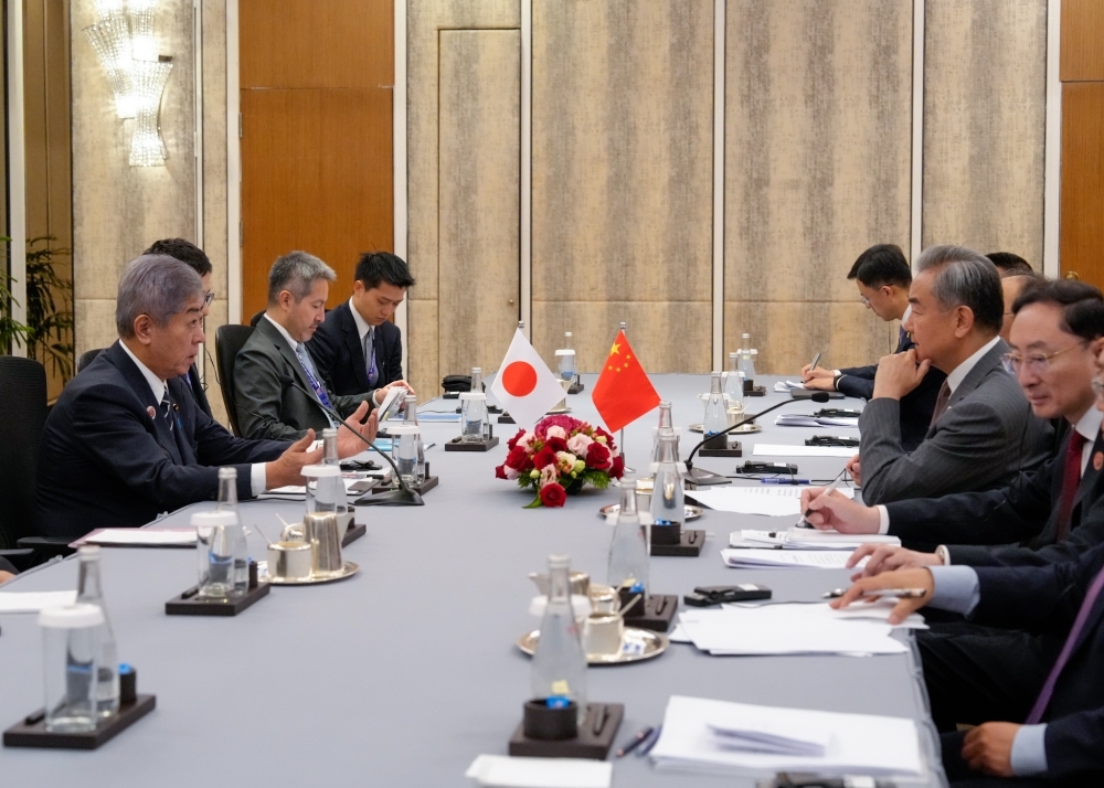 Foreign Minister IWAYA is talking with Mr. Wang Yi, Minister of Foreign Affairs of China