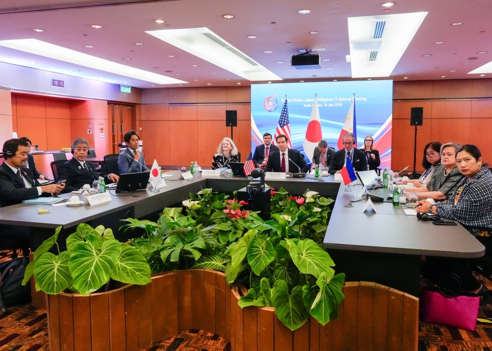The scene of the Japan-U.S.-Philippines foreign ministers' meeting