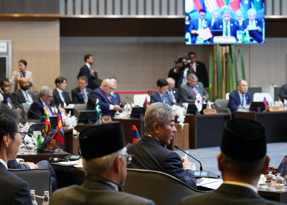 Foreign Minister IWAYA on the seat of the Japanese delegation