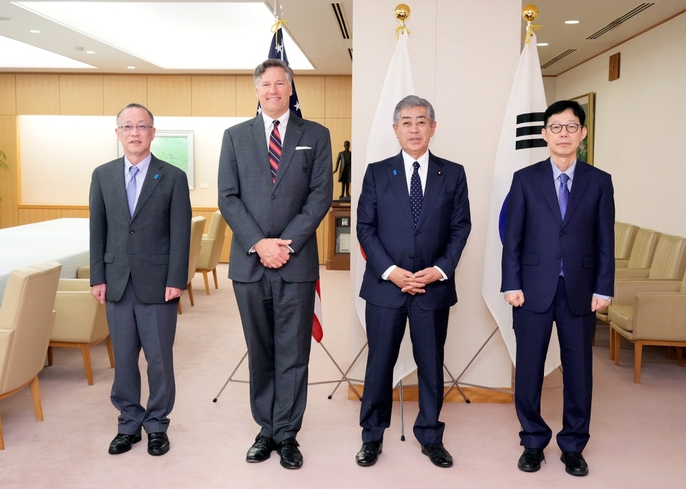 Foreign Minister Iwaya received a courtesy call from U.S. Deputy Secretary of State Landau and South Korean First Vice Minister of Foreign Affairs Park