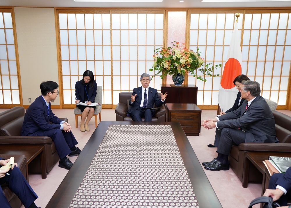 Minister Iwaya talking with U.S. Deputy Secretary of State Landau and South Korean First Vice Minister of Foreign Affairs Park